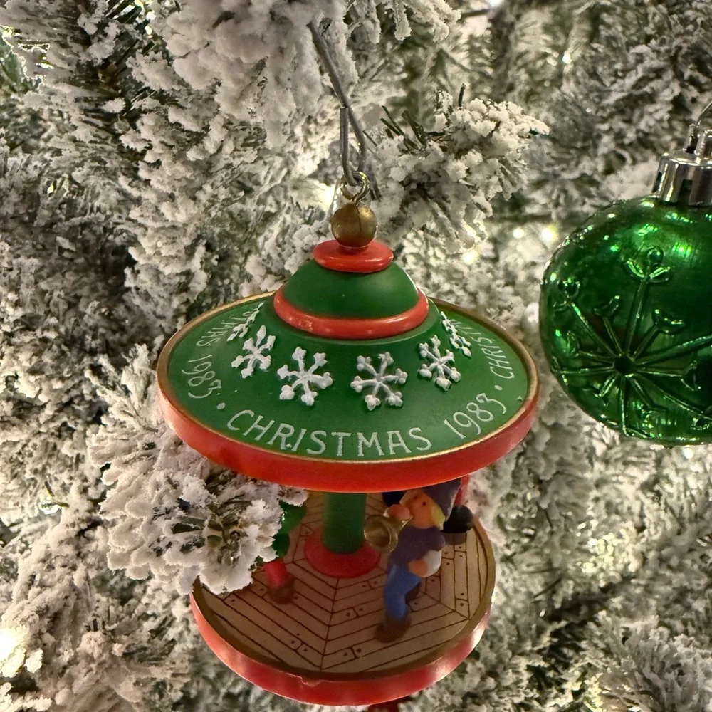 1985 Hallmark Santa’s Workshop Carousel Keepsake Ornament w/ Original Box NO LID